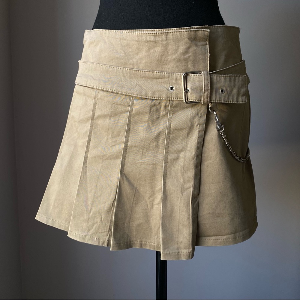 Y2K BEBE Medium Tan Pleated chain belted mini skirt made in France